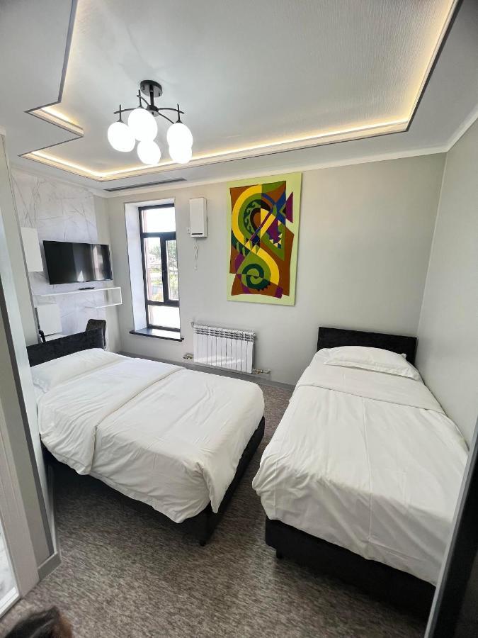 Mongu Hotel Karakol Buitenkant foto
